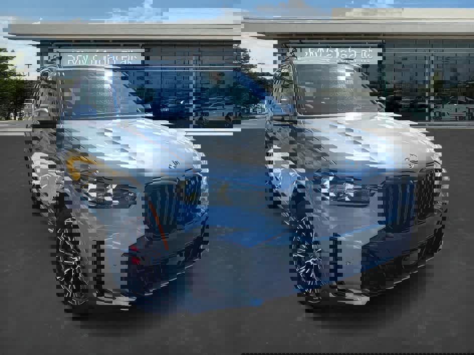 Used 2024 BMW X5 xDrive50e w/ M Sport Package image 3