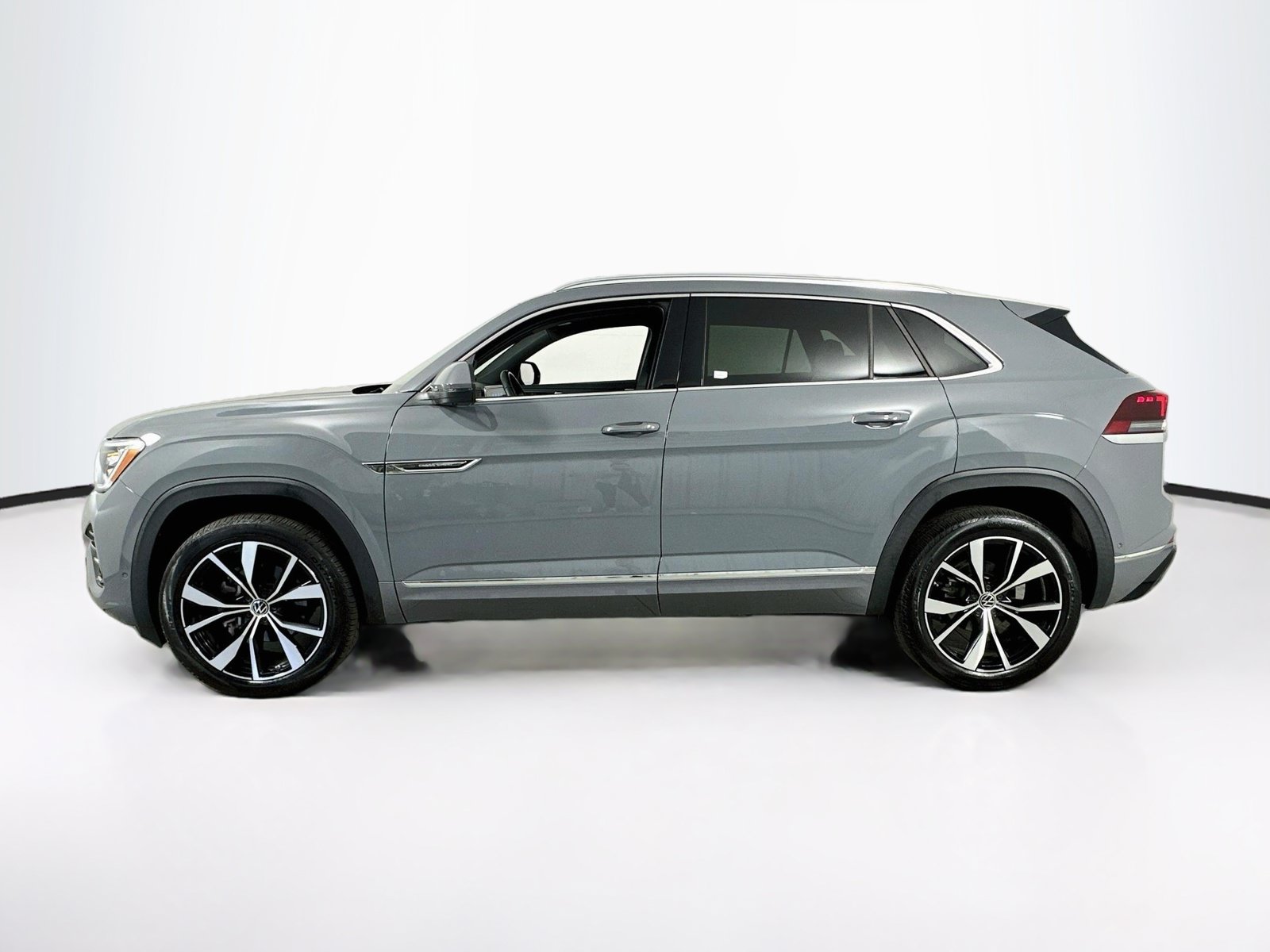Used 2024 Volkswagen Atlas Cross Sport SEL Premium R-Line AWD/4WD image 8