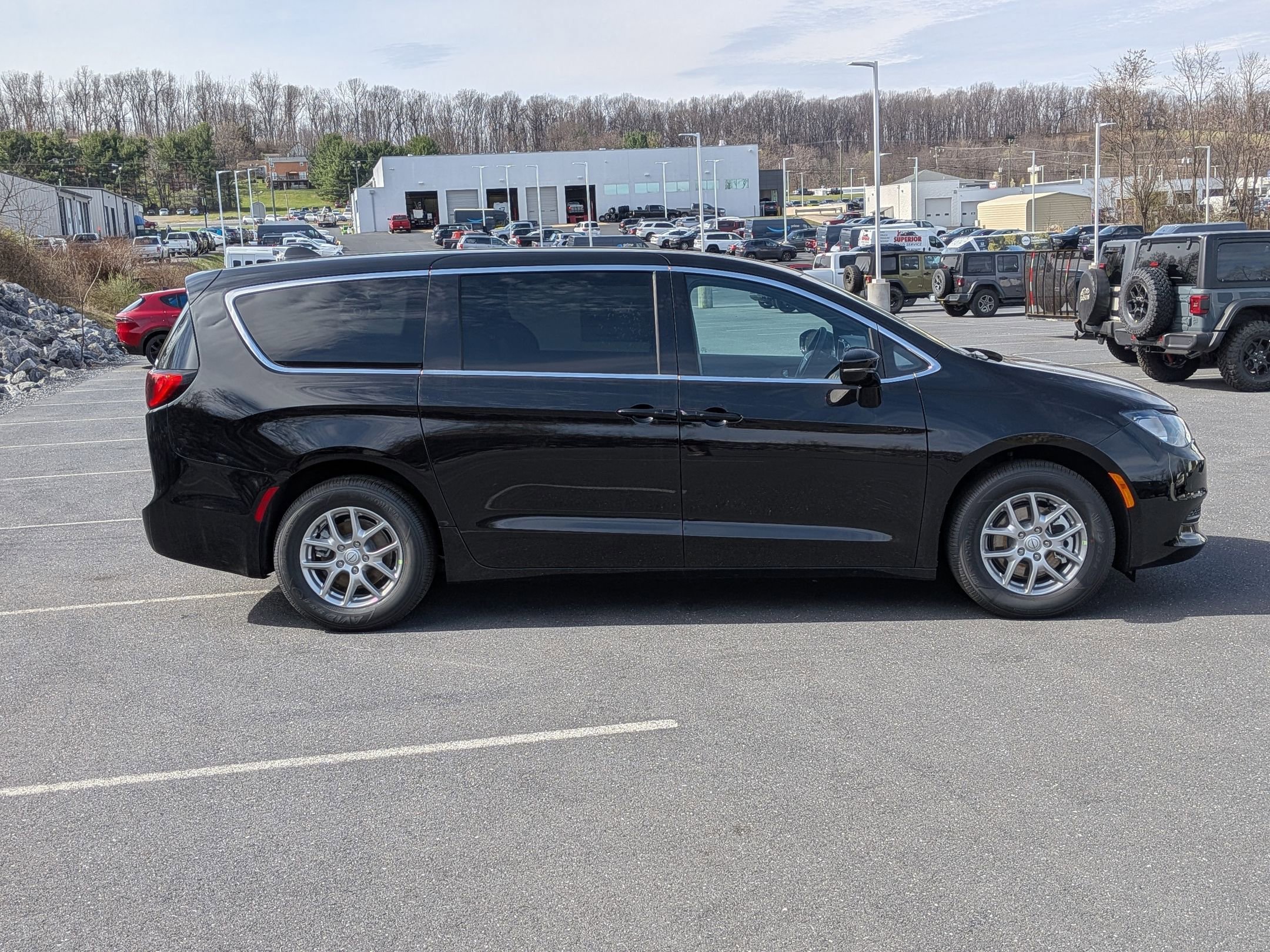 New 2026 Chrysler Voyager LX image 4
