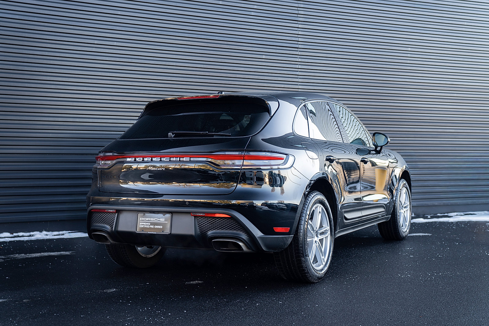Certified 2025 Porsche Macan AWD/4WD image 28
