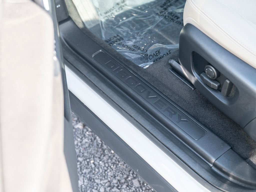 Certified 2025 Land Rover Discovery Sport S AWD/4WD image 16