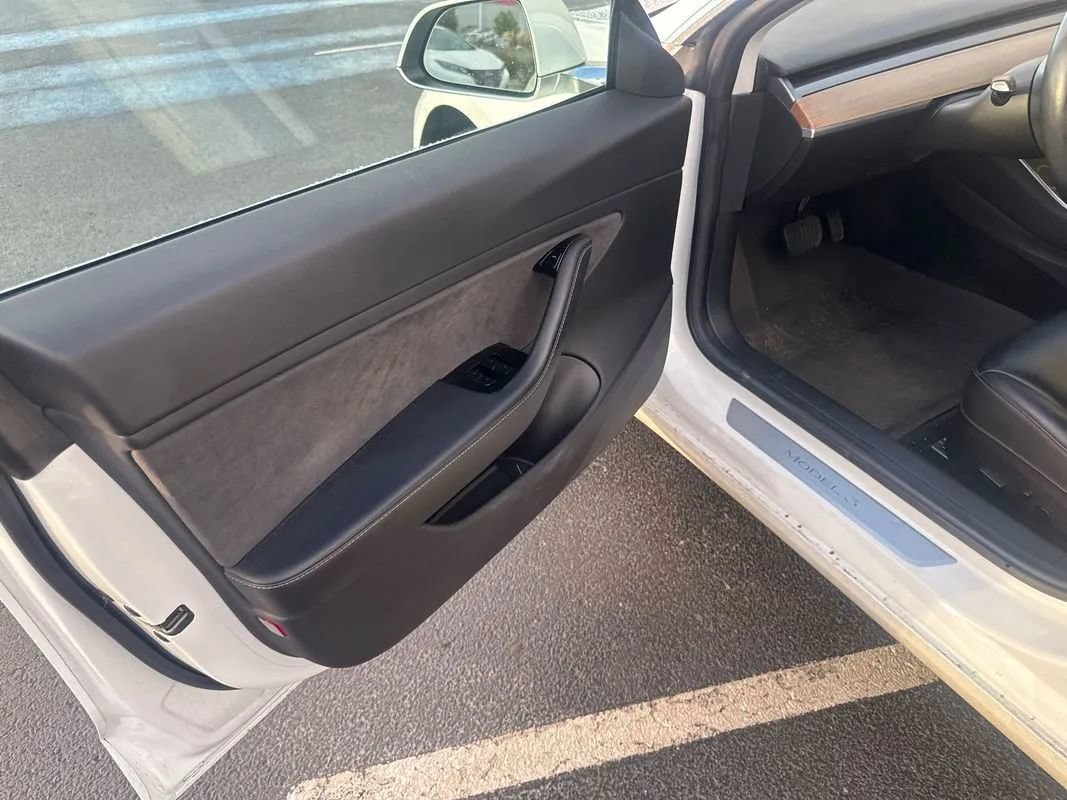 Used 2018 Tesla Model 3 Long Range RWD image 14