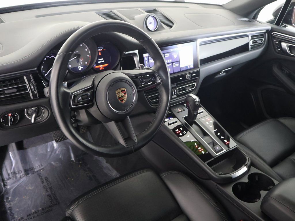Used 2023 Porsche Macan S image 2