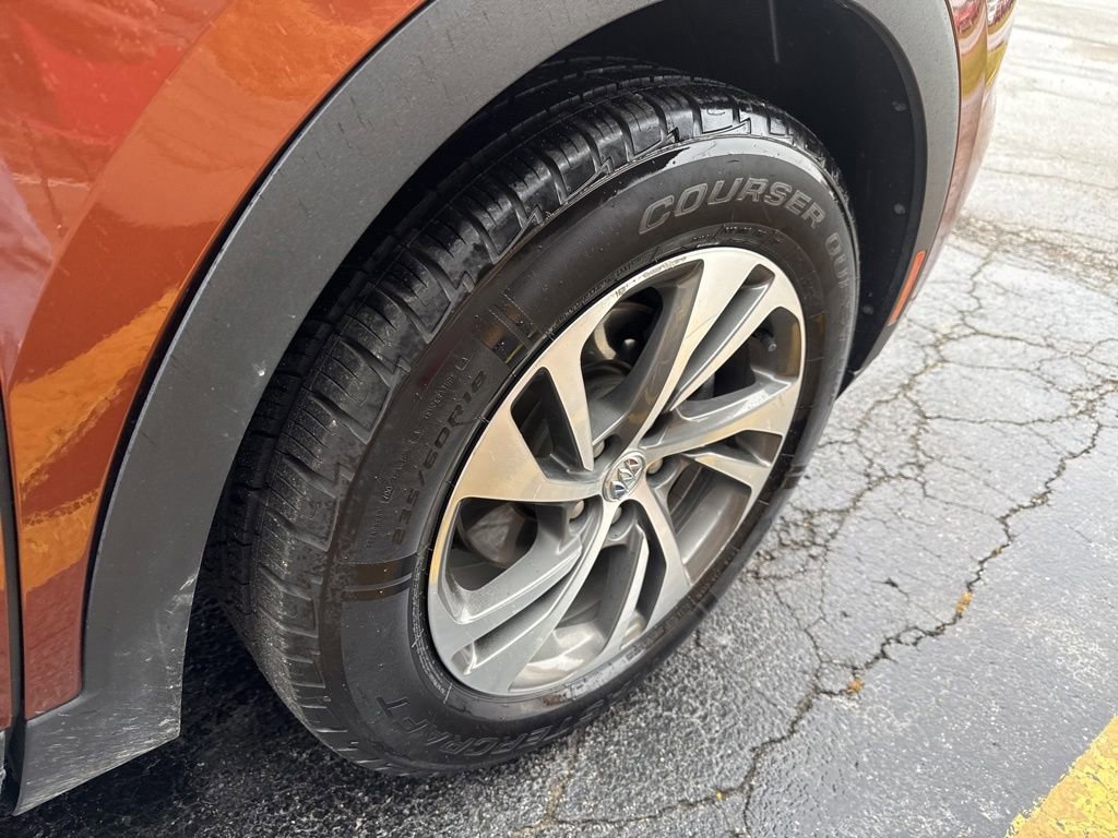 Used 2022 Buick Envision Essence w/ Safety Package image 21