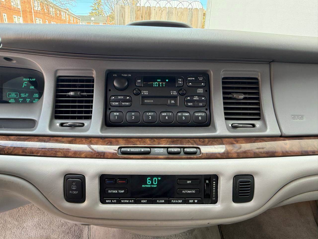 Used 1995 Lincoln Town Car Cartier image 17