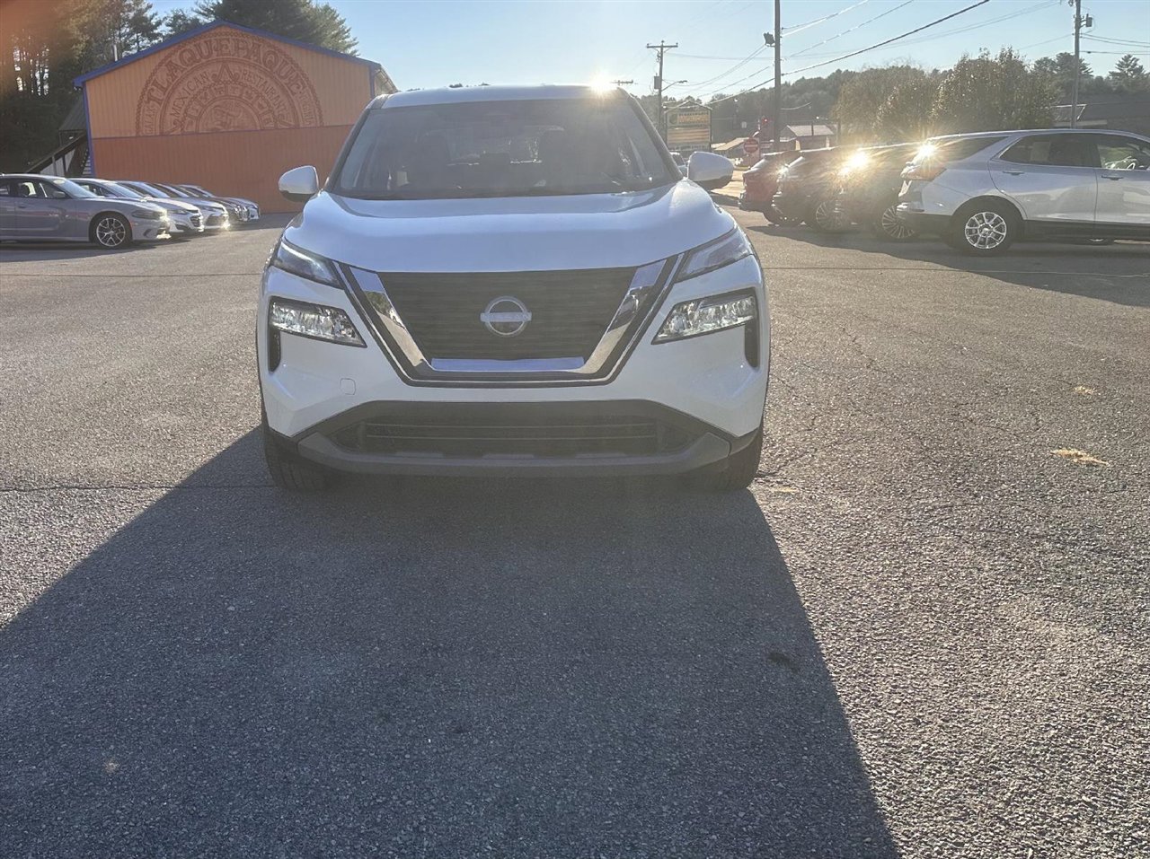 Used 2023 Nissan Rogue SV image 2