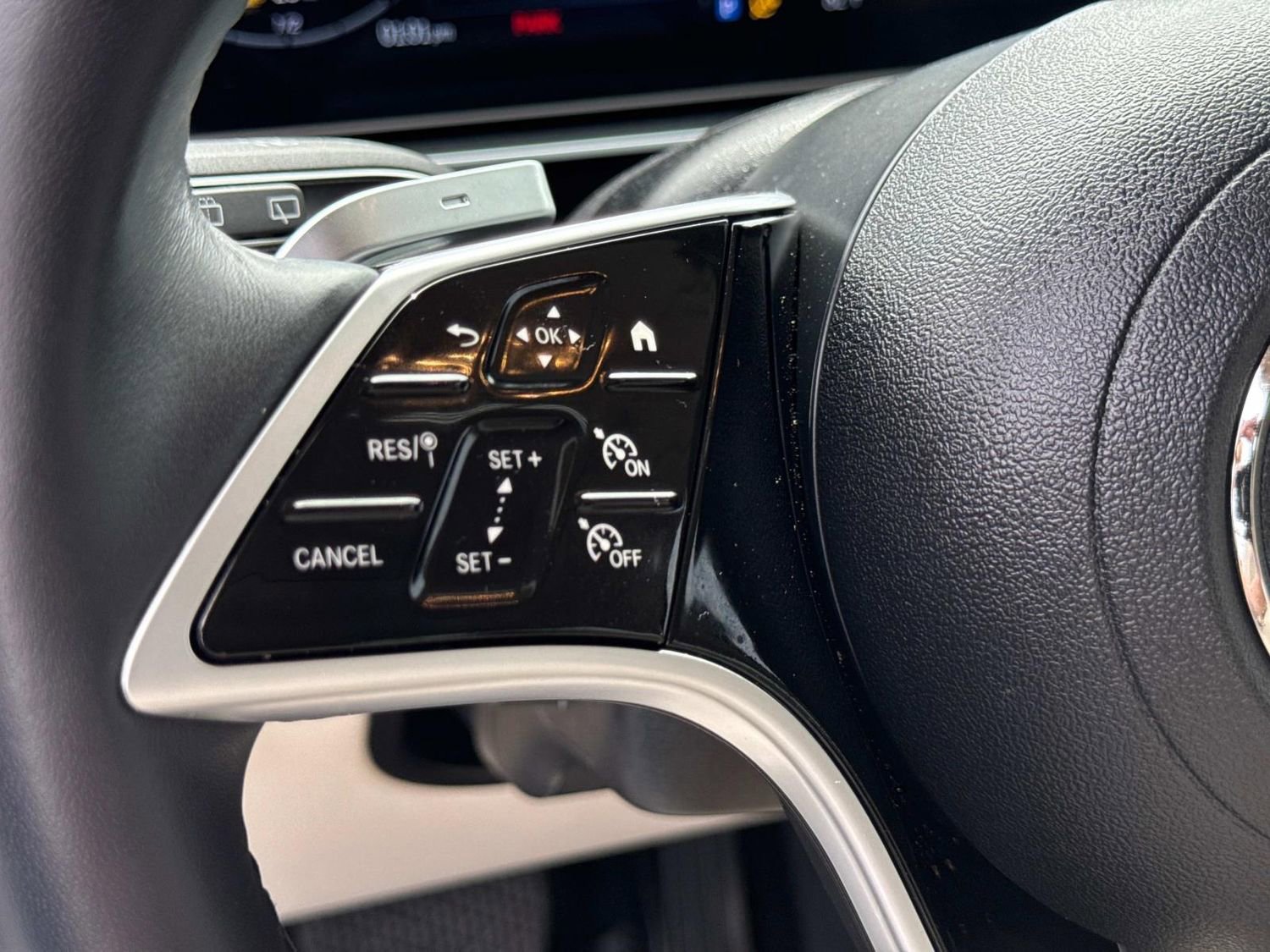 Used 2025 Mercedes-Benz GLE 350 4MATIC image 32