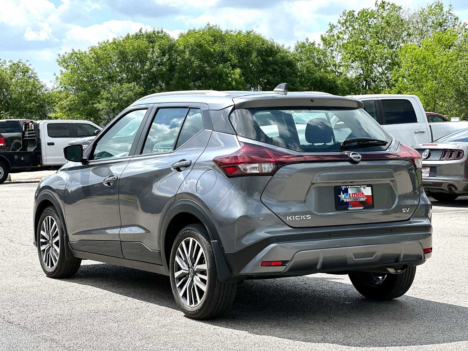 Used 2024 Nissan Kicks SV FWD image 13