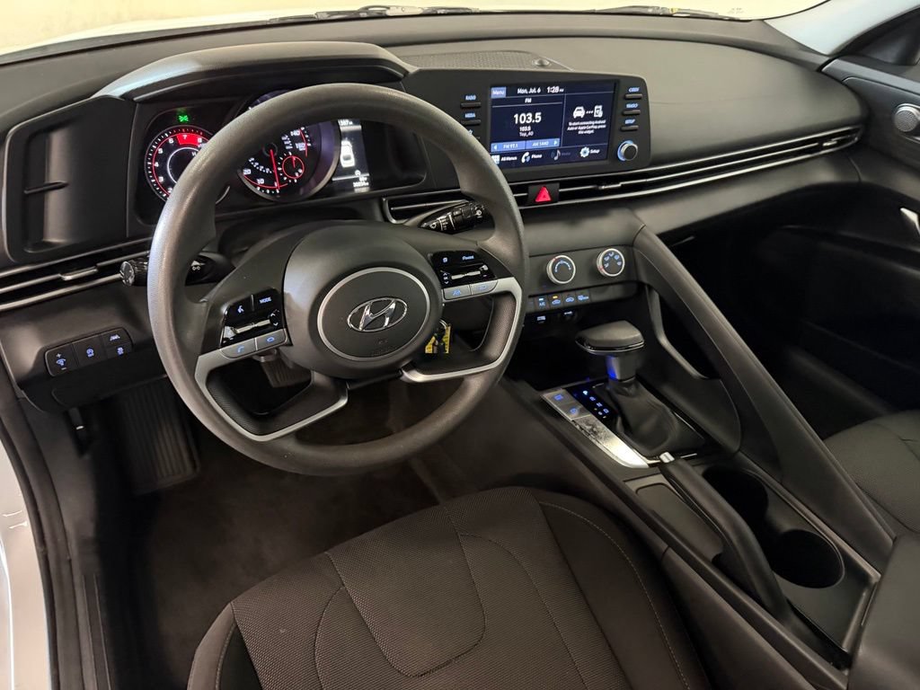 Certified 2023 Hyundai Elantra SE FWD image 11