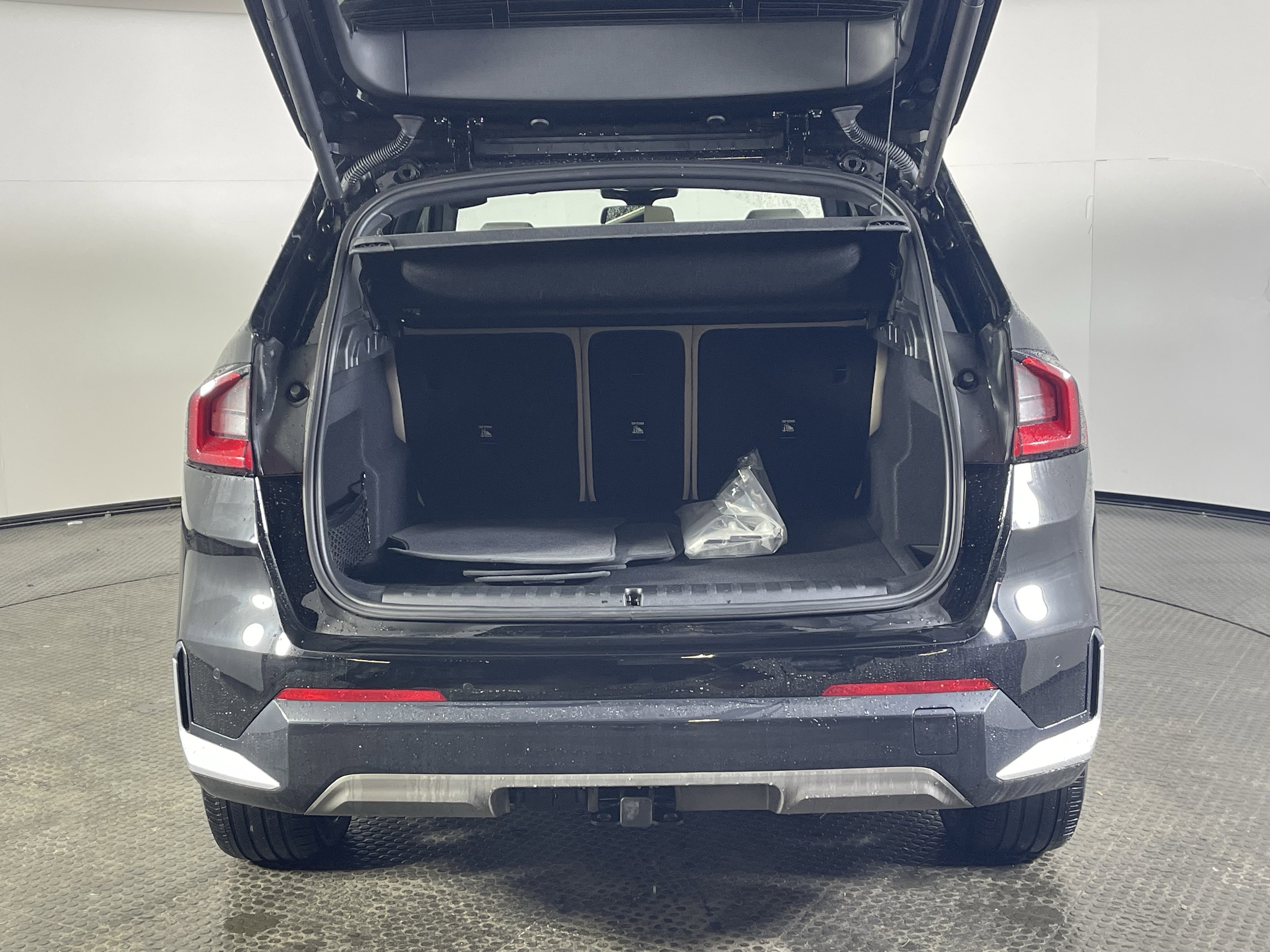 Certified 2024 BMW X1 xDrive28i w/ Technology Package image 8