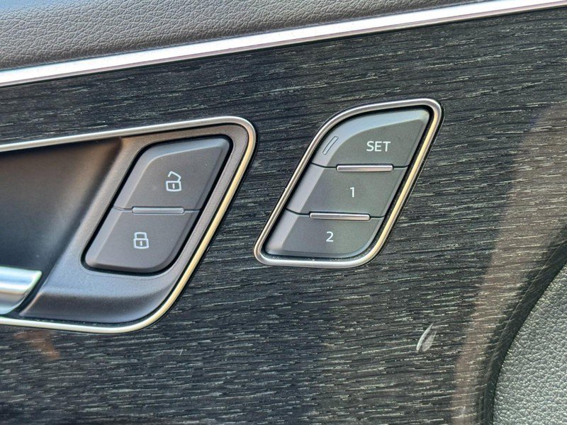 Used 2019 Audi Q8 Premium Plus w/ Premium Plus image 13