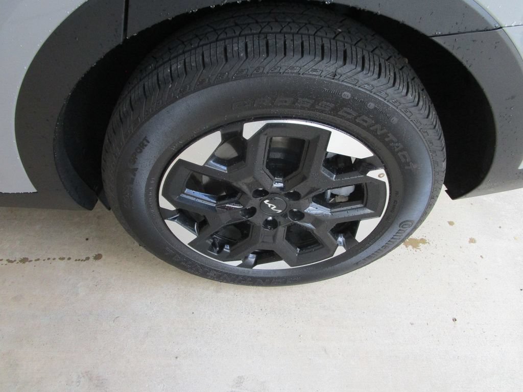 Used 2025 Kia Sorento S w/ Panoramic Sunroof Package FWD image 13
