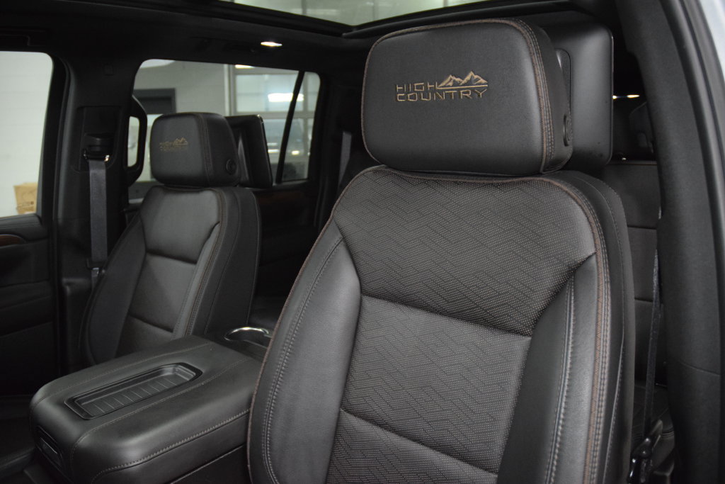 Used 2024 Chevrolet Suburban High Country AWD/4WD image 42