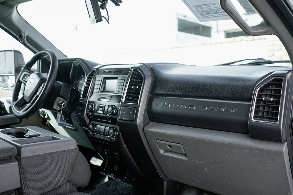 Used 2017 Ford F550 2WD Regular Cab Super Duty image 38
