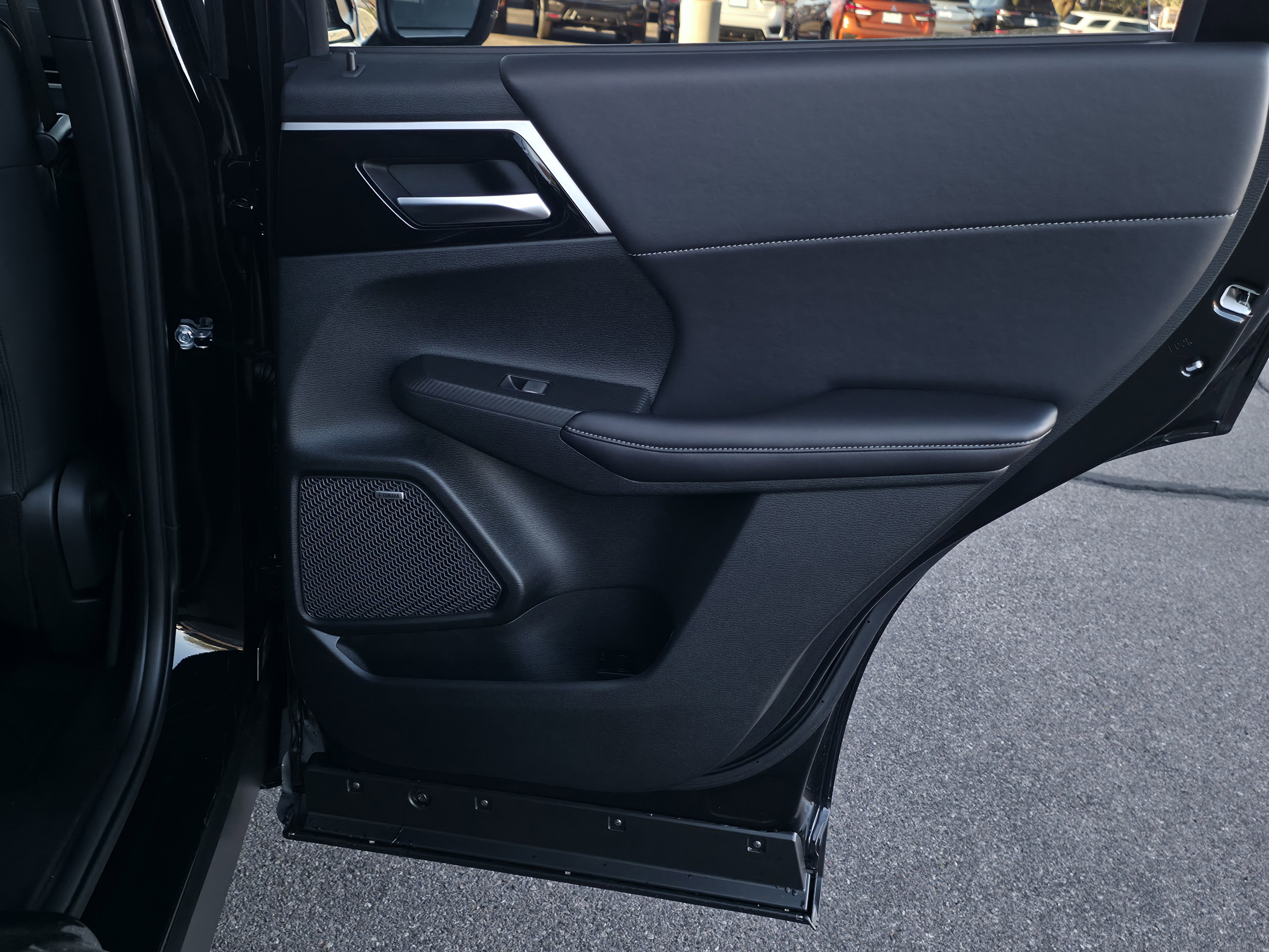 New 2025 Mitsubishi Outlander SE image 32