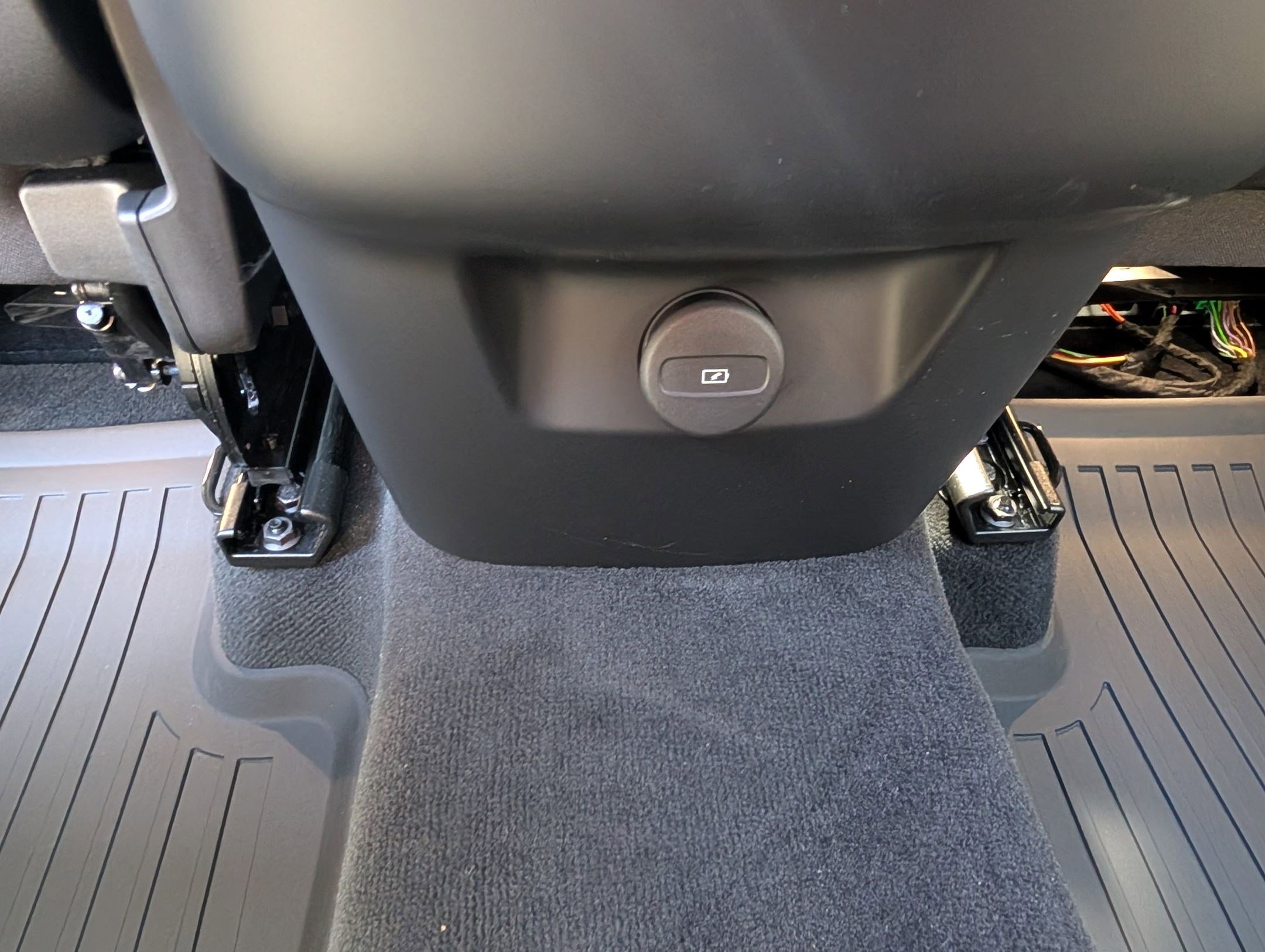 New 2026 Volvo XC60 B5 Plus w/ Protection Package Premier image 14