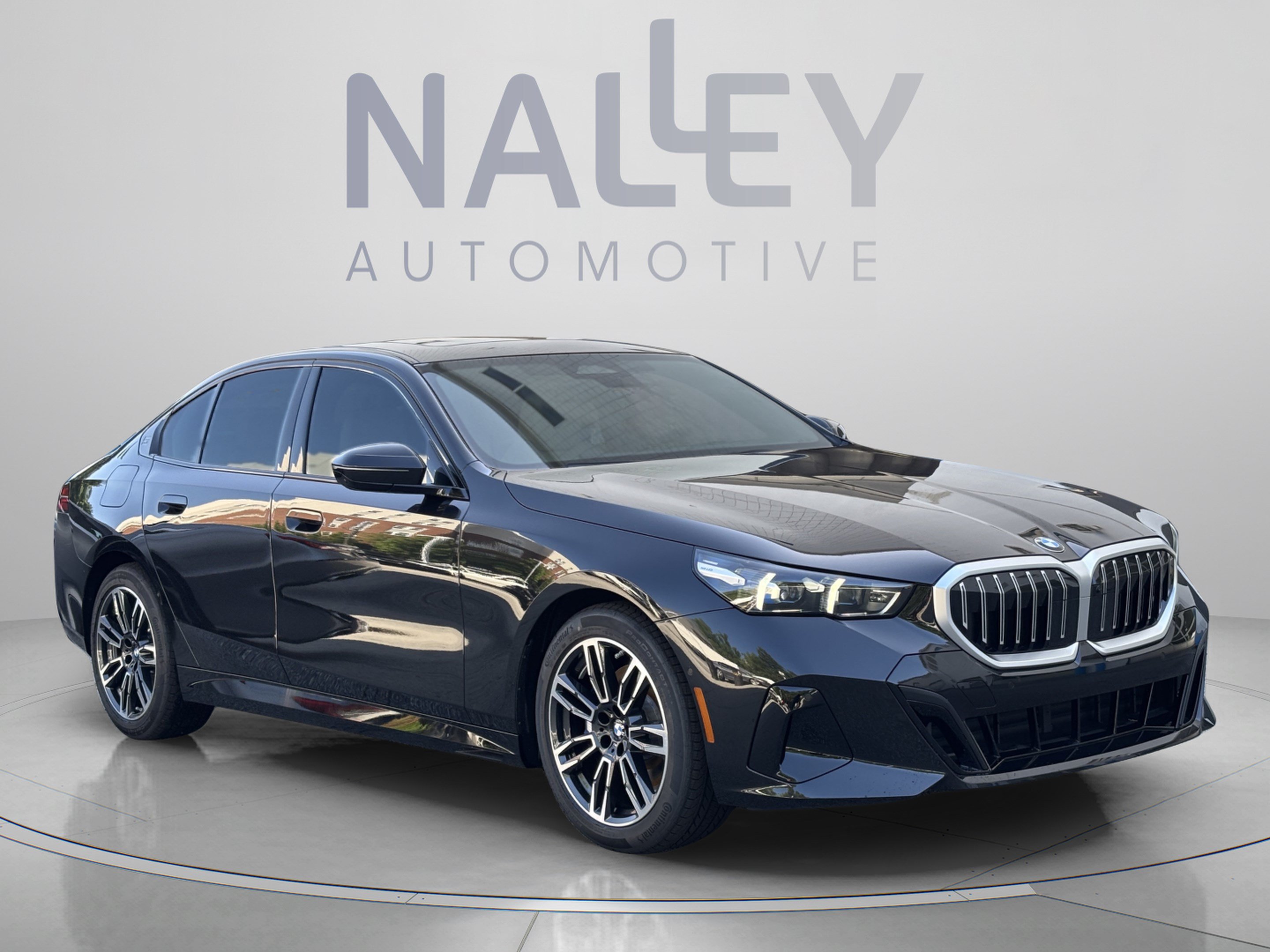 Used 2027 BMW 530i w/ M Sport Package RWD image 5