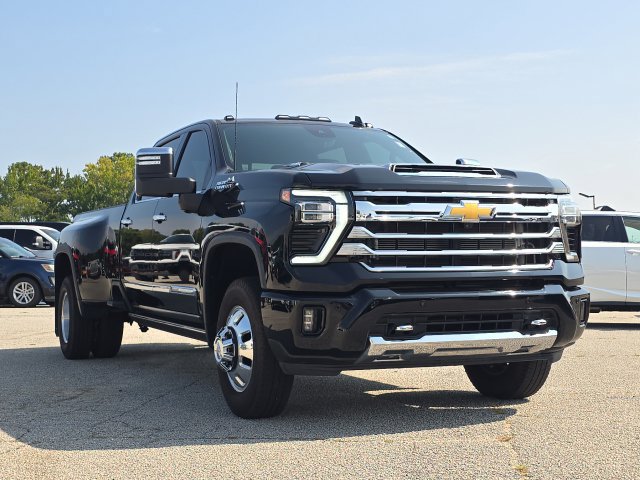 Used 2024 Chevrolet Silverado 3500 High Country w/ High Country Premium Package AWD/4WD image 7