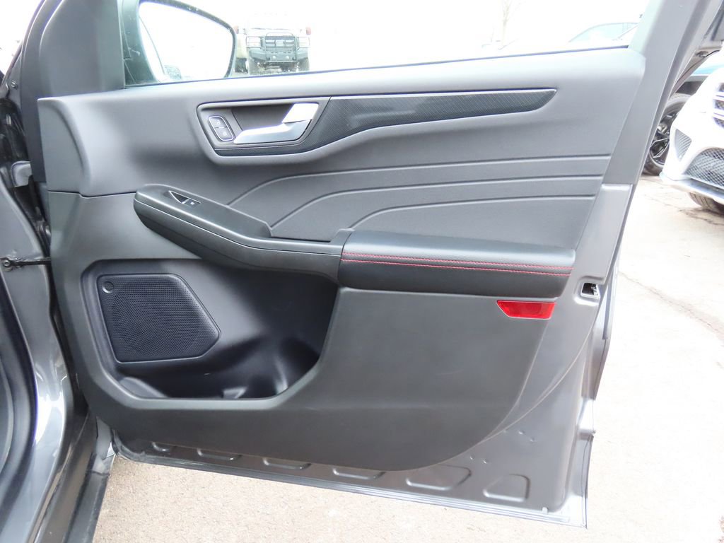 Used 2024 Ford Escape ST-Line w/ Tech Pack #1 image 9