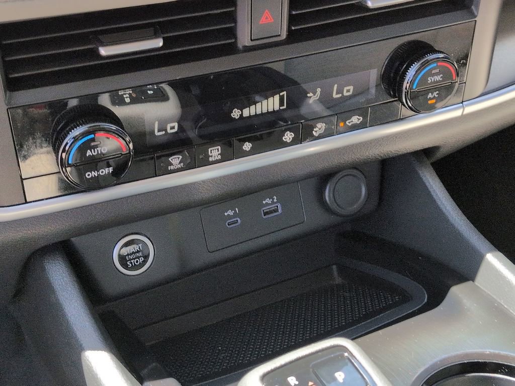 Used 2023 Nissan Rogue SV FWD image 18