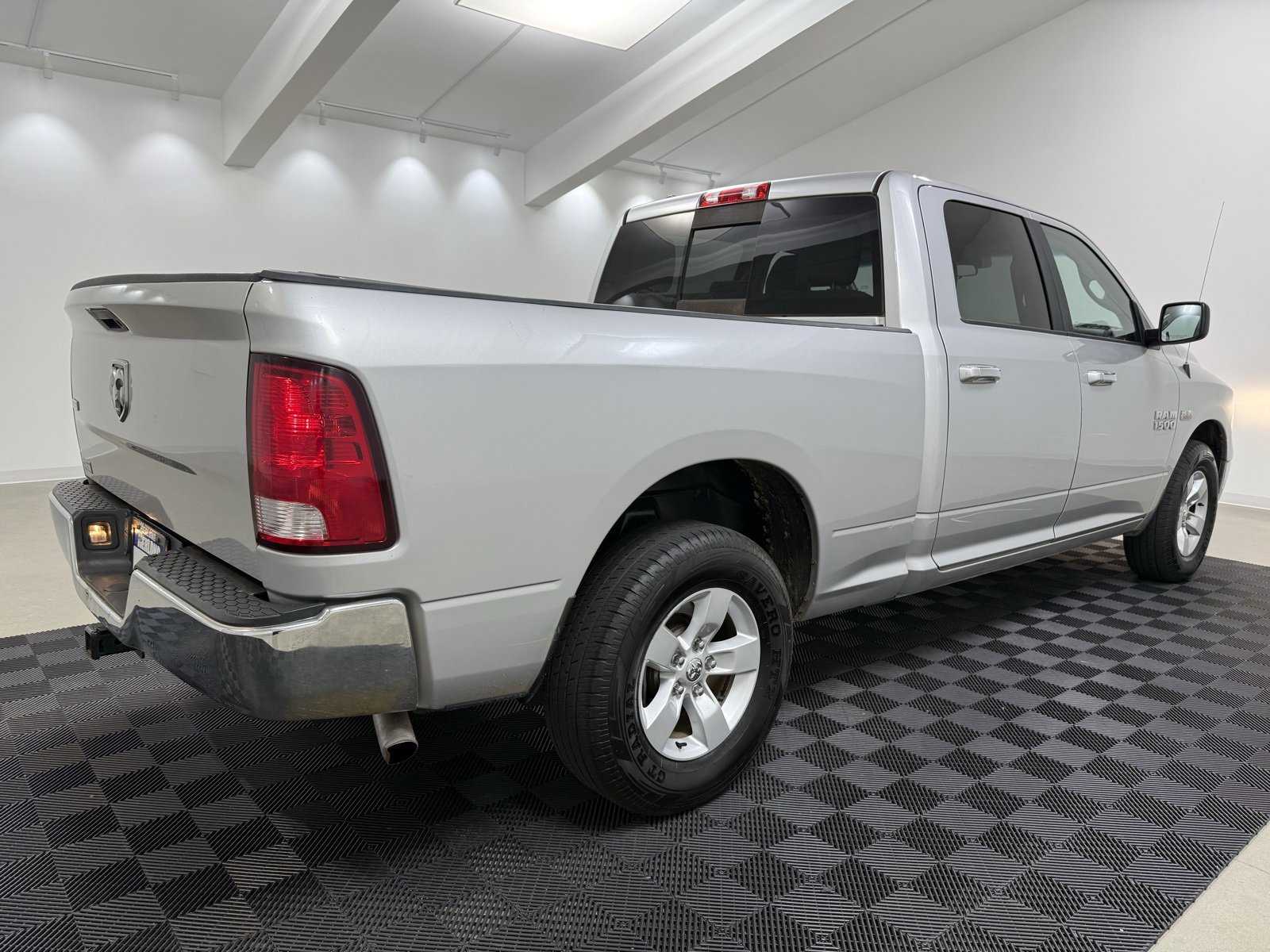 Used 2017 RAM 1500 Classic SLT image 9