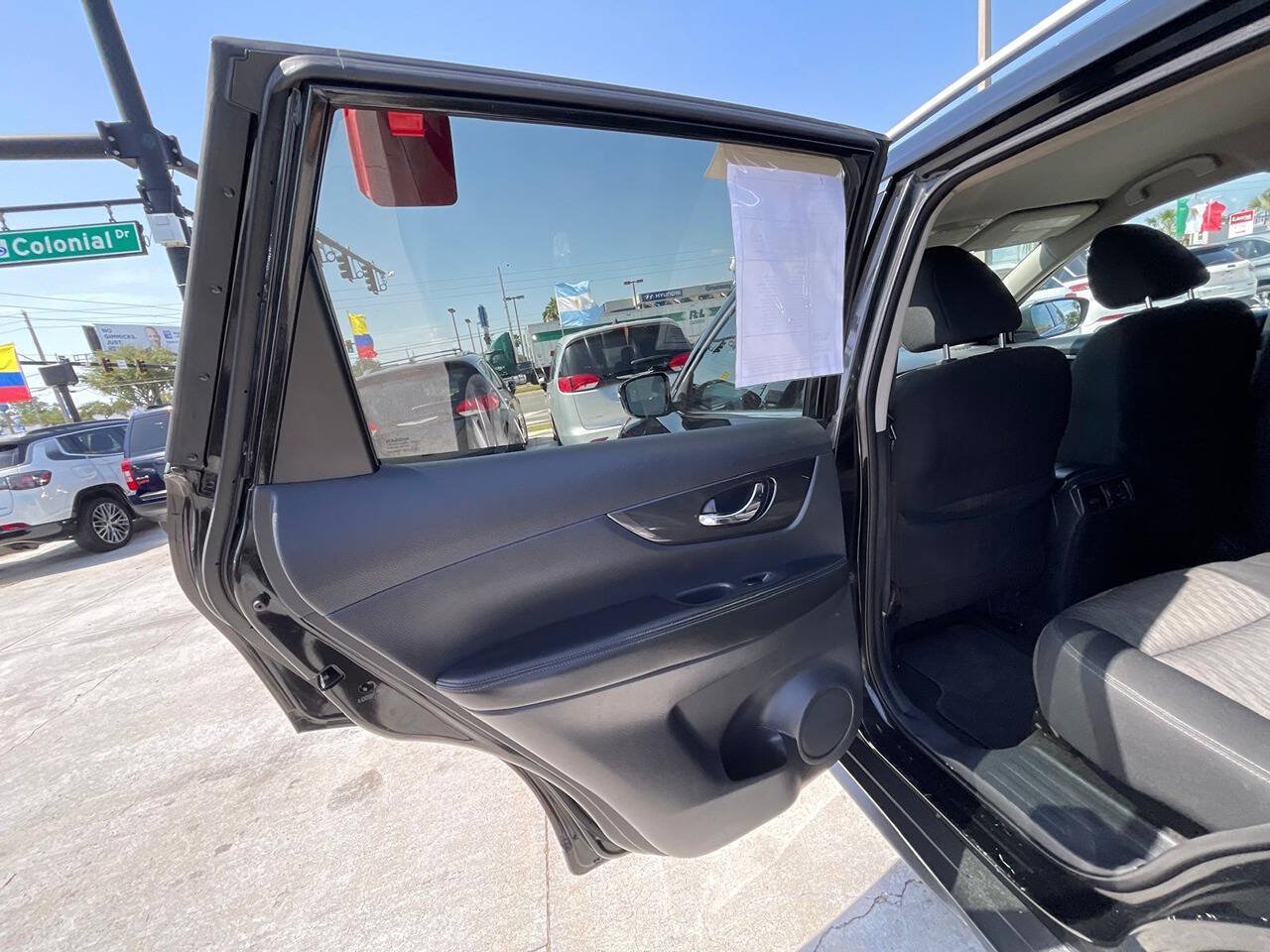 Used 2017 Nissan Rogue SV FWD image 8