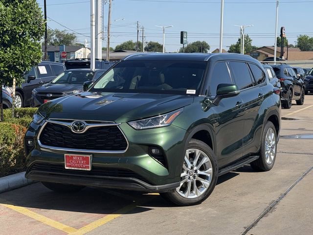 Used 2023 Toyota Highlander Limited FWD image 2