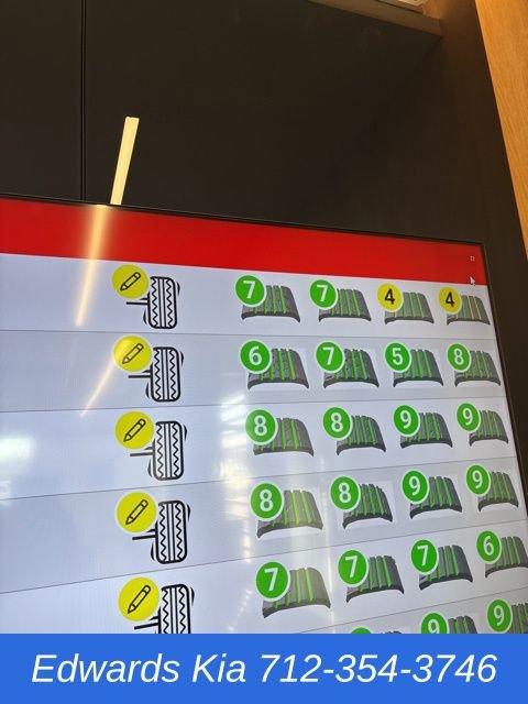 Used 2019 Jeep Renegade Latitude w/ Cold Weather Group image 16