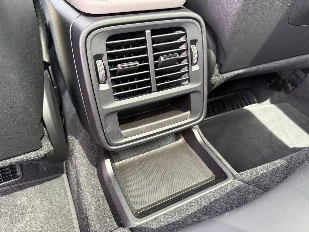 Used 2025 Porsche Taycan image 15