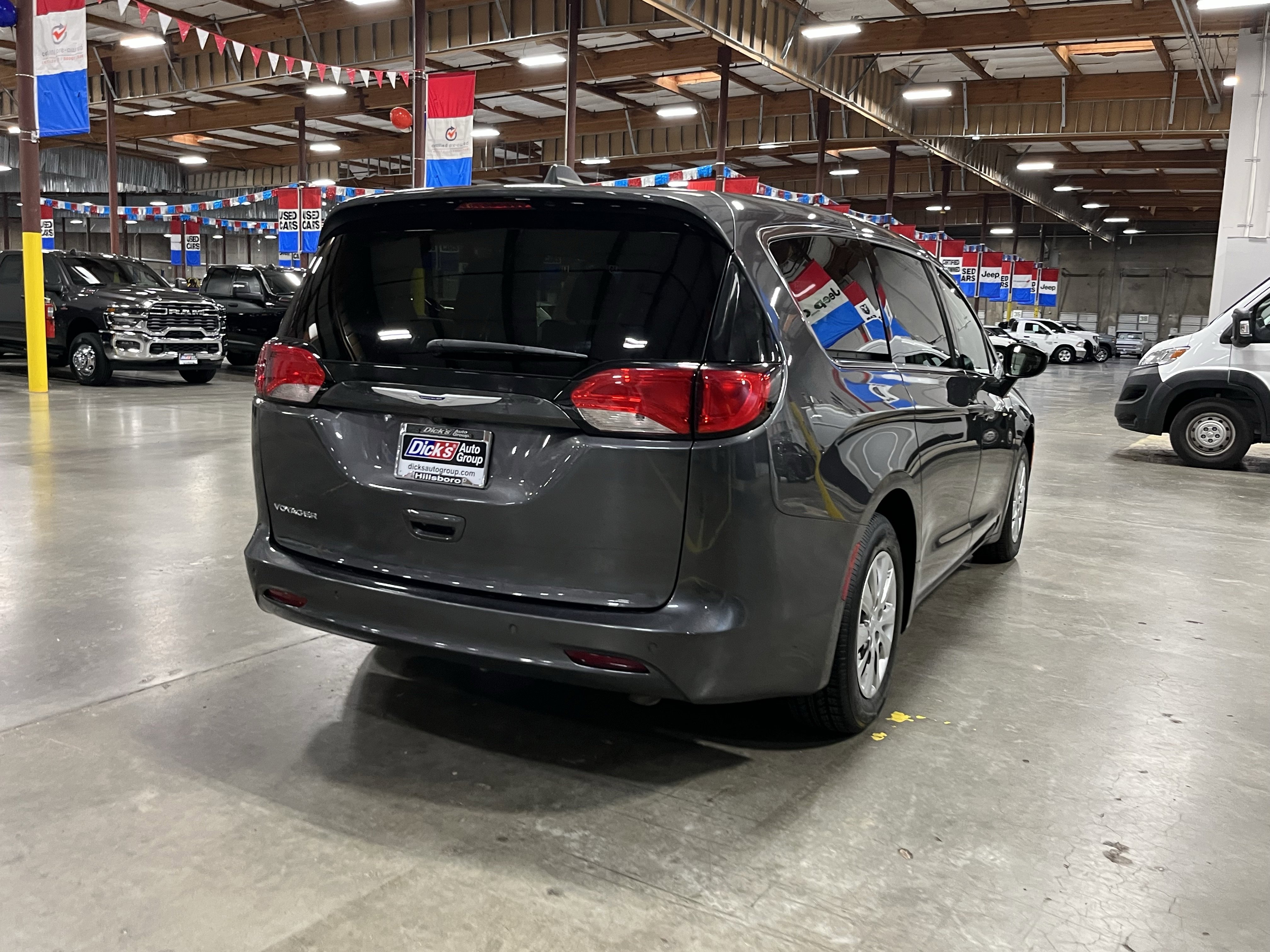 Used 2020 Chrysler Voyager L image 5