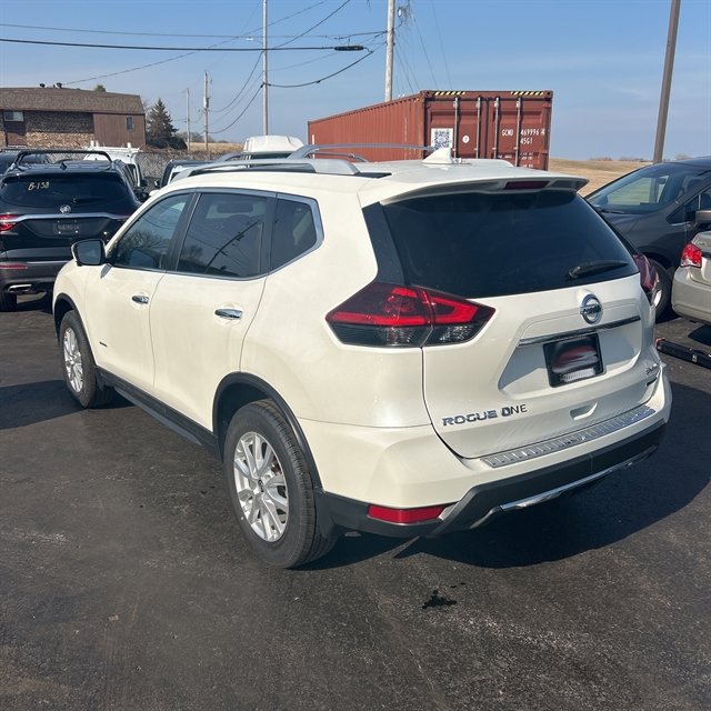 Used 2018 Nissan Rogue SV w/ Premium Package image 4