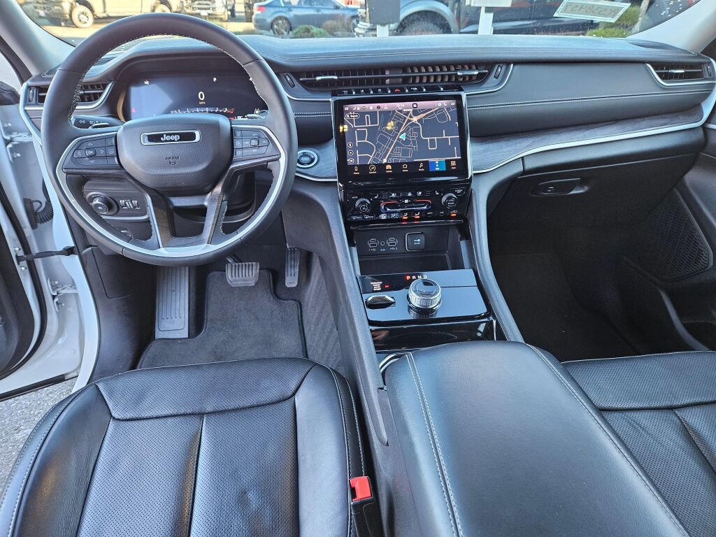 Used 2023 Jeep Grand Cherokee Limited w/ Luxury Tech Group II image 20