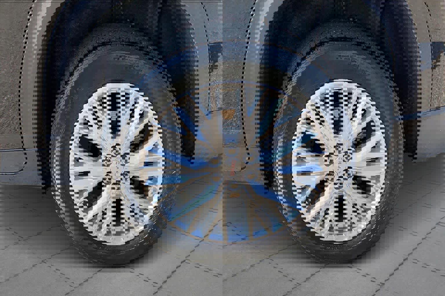 Used 2024 GMC Acadia Elevation image 10