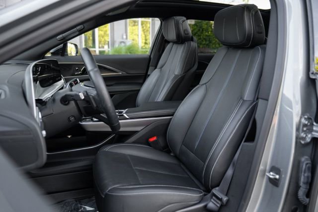 Used 2024 Cadillac Lyriq Luxury RWD image 43