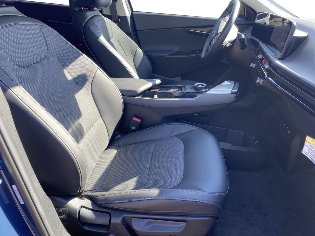 New 2025 Kia EV6 Light w/ Light LR Technology Package RWD image 25