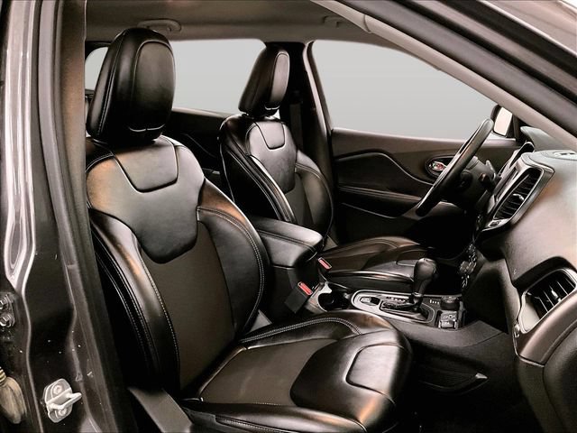Used 2019 Jeep Cherokee Latitude Plus w/ Cold Weather Group AWD/4WD image 7