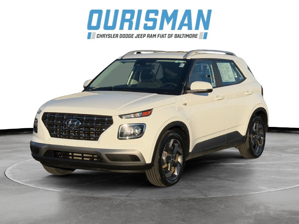 Used 2025 Hyundai Venue SEL FWD image 2