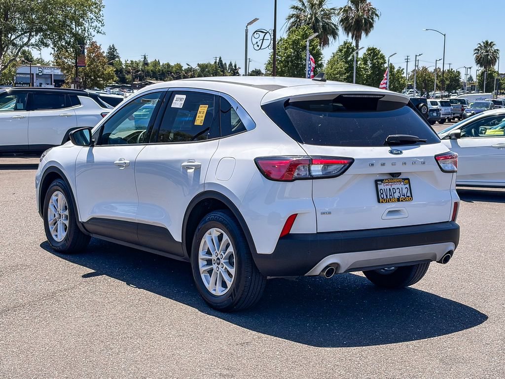 Used 2020 Ford Escape SE FWD image 2