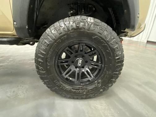 Used 2017 Toyota Tacoma TRD Off-Road w/ Tow Package AWD/4WD image 17