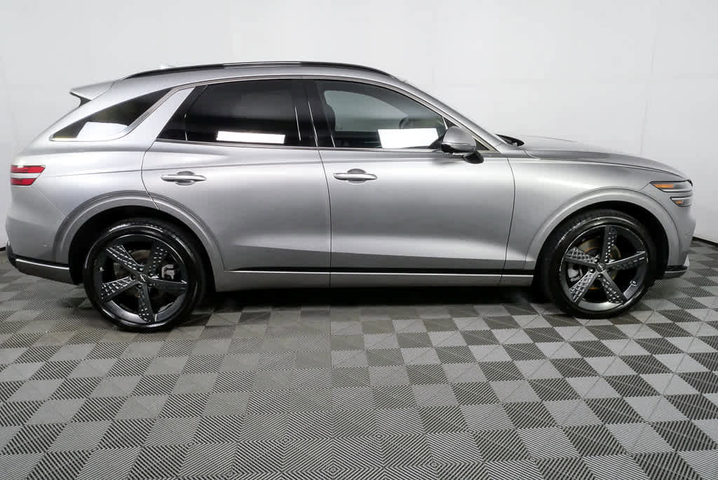 Used 2022 Genesis GV70 2.5T w/ Sport Prestige Package image 2