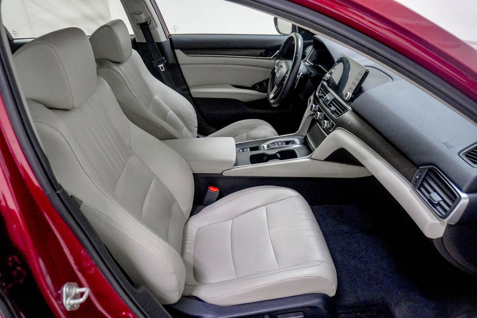 Used 2018 Honda Accord Touring image 32