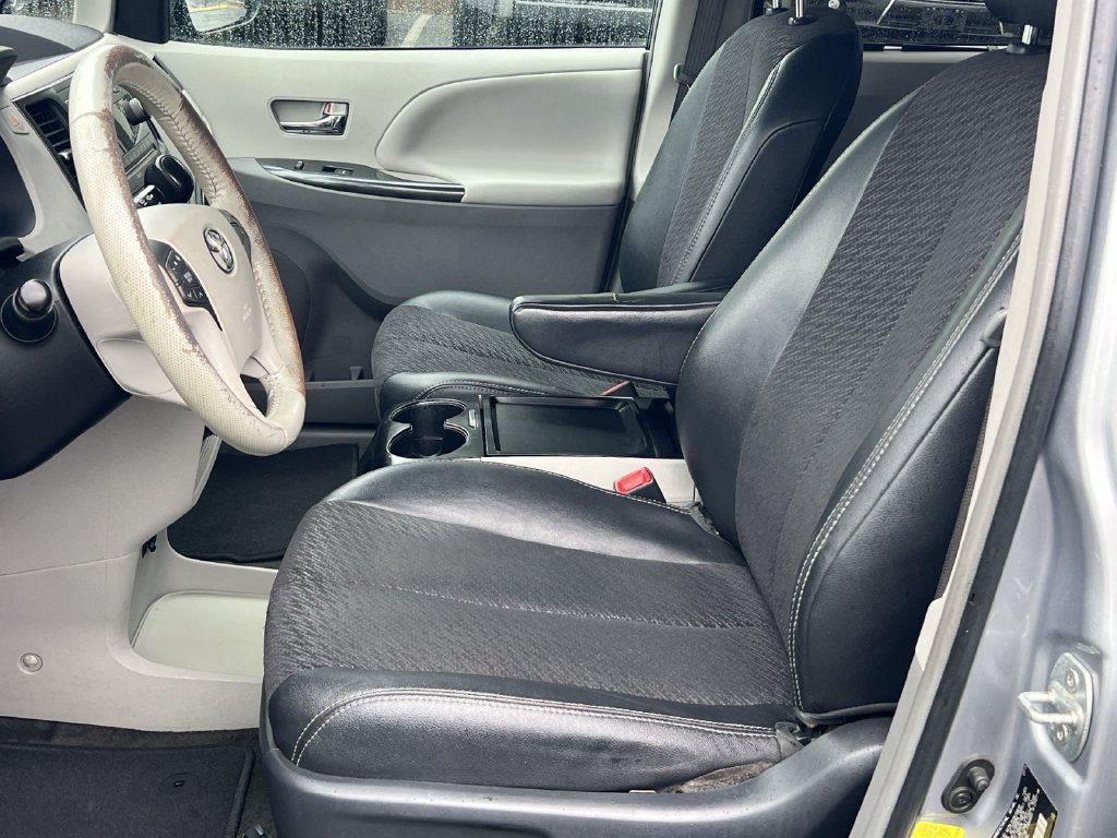 Used 2011 Toyota Sienna SE w/ Preferred Pkg FWD image 8