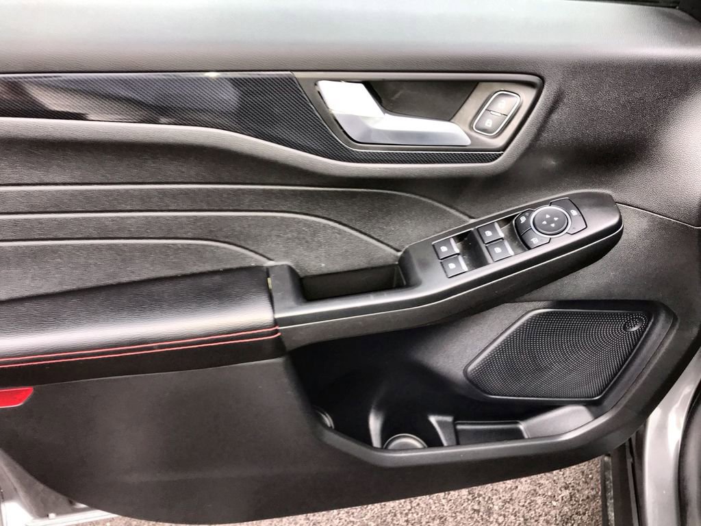 Used 2025 Ford Escape ST-Line w/ Equipment Group 301A image 13