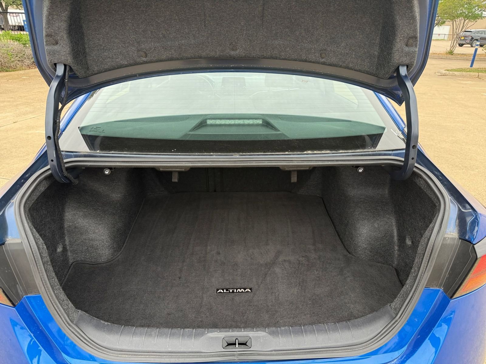 Used 2025 Nissan Altima 2.5 SV FWD image 32