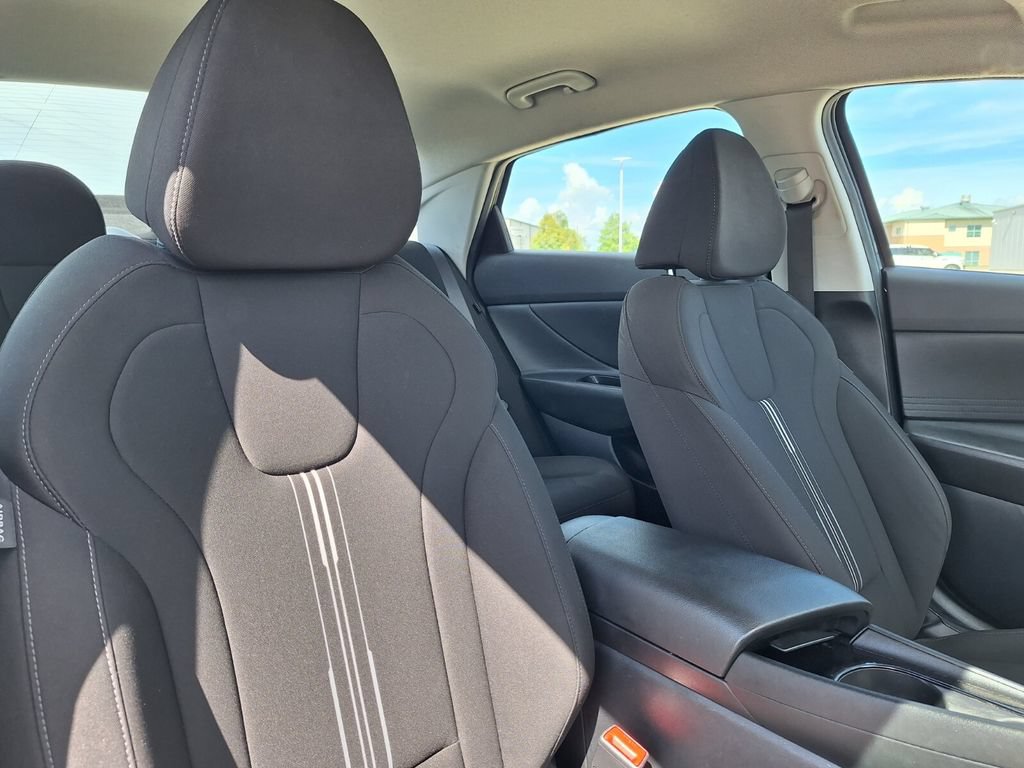 Used 2024 Hyundai Elantra Blue FWD image 29