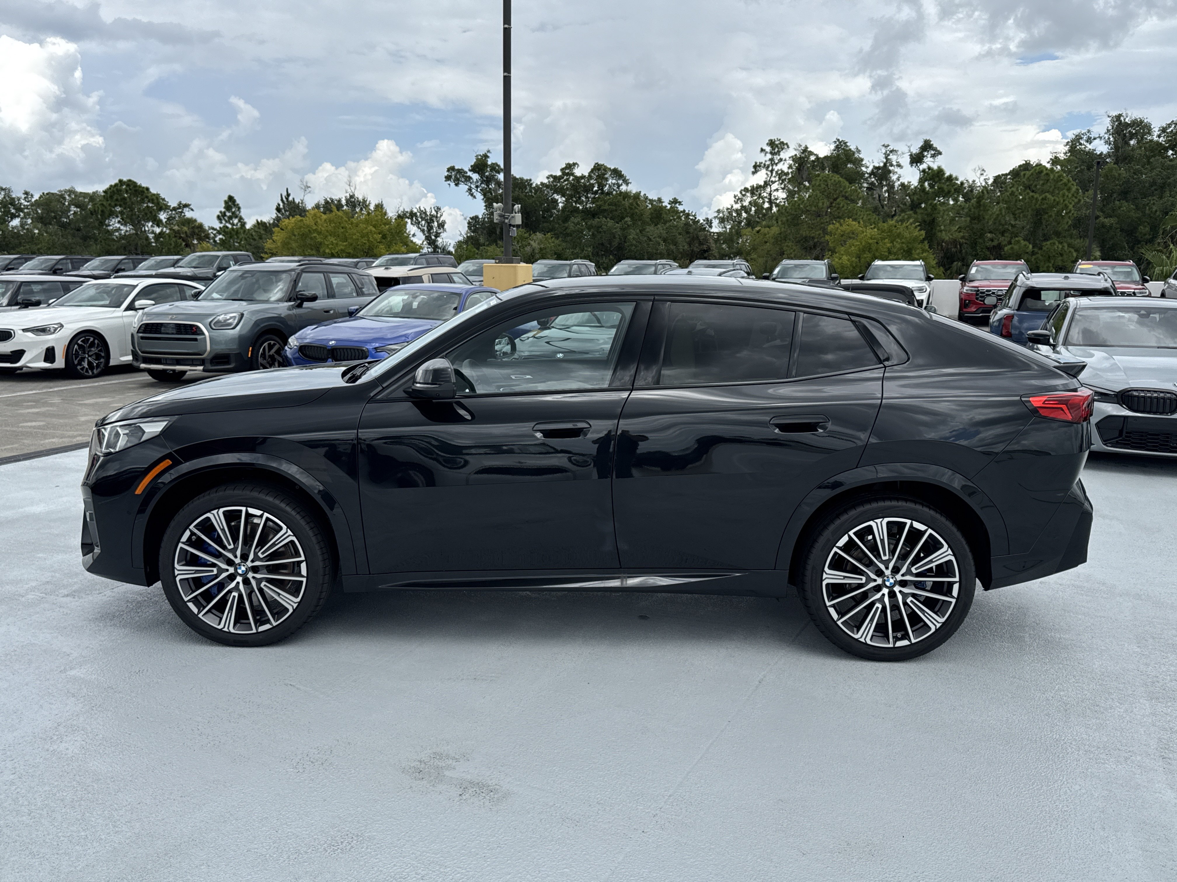 New 2026 BMW X2 xDrive28i w/ Technology Package AWD/4WD image 4