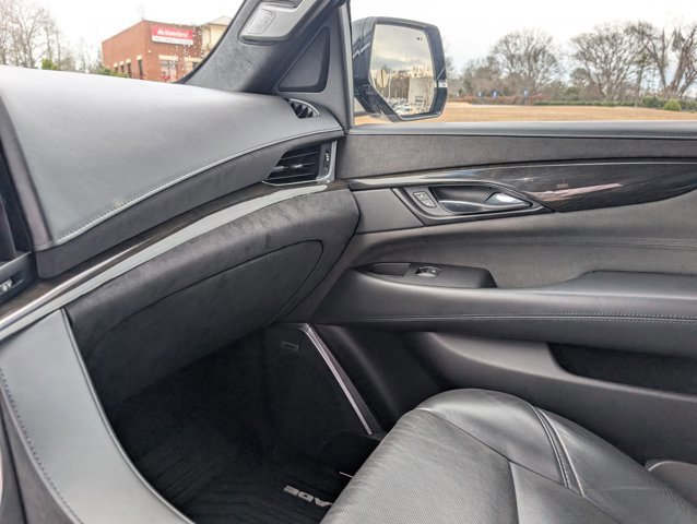 Used 2020 Cadillac Escalade Platinum image 30
