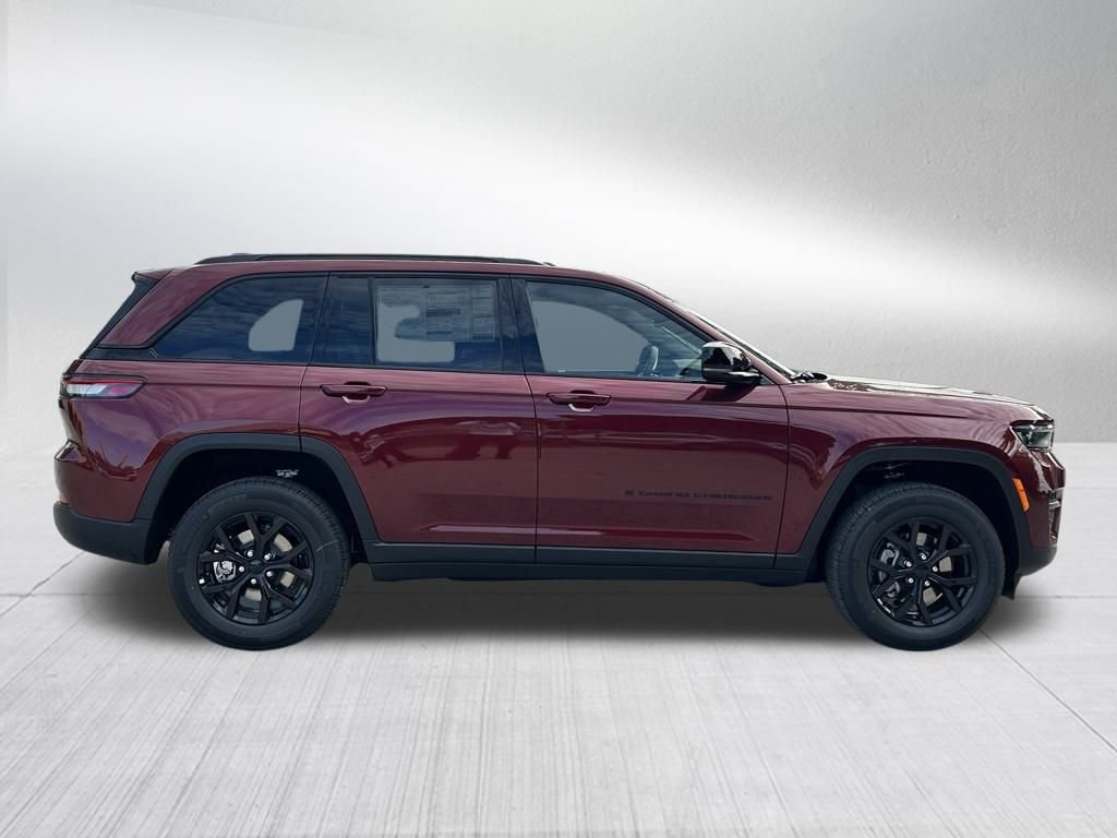 New 2025 Jeep Grand Cherokee Altitude image 4