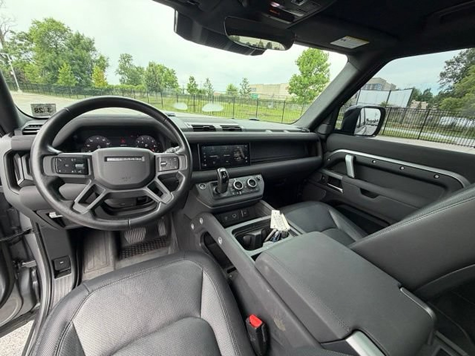 Used 2023 Land Rover Defender 110 X-Dynamic SE AWD/4WD image 12