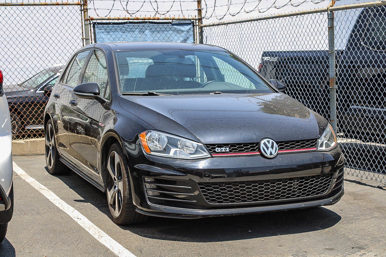 Used 2016 Volkswagen GTI SE FWD image 3